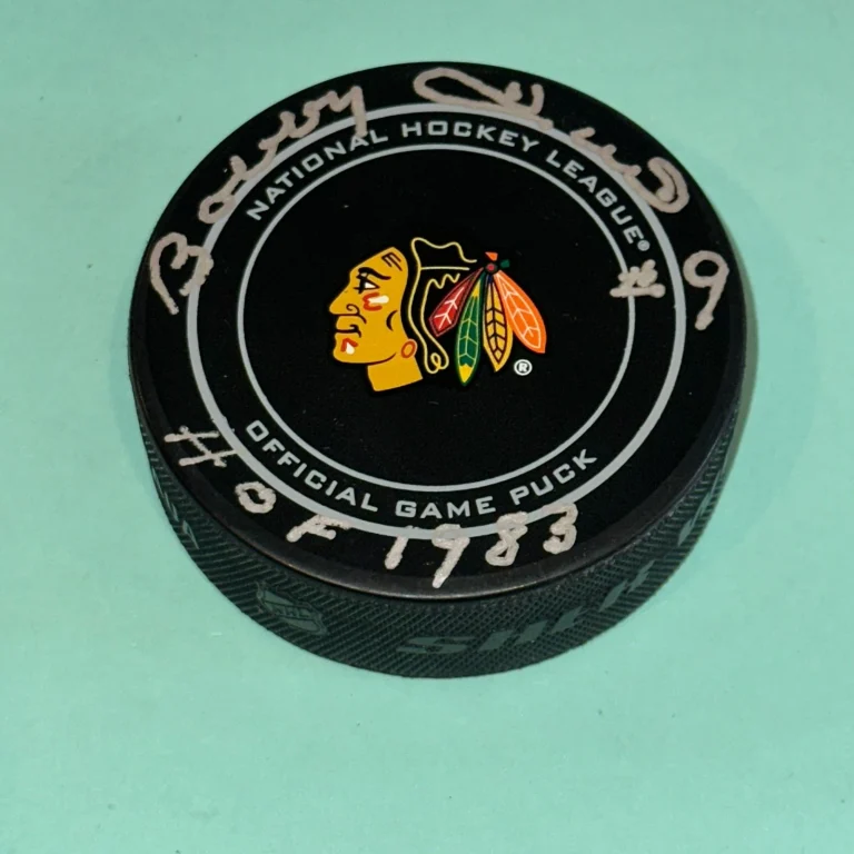 BOBBY HULL Signed Chicago BLACKHAWKS Official GAME Puck Beckett (BAS) w/ HOF Ins
