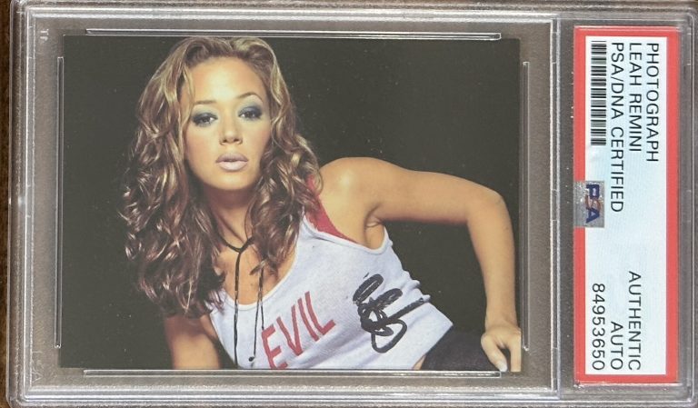 LEAH REMINI SIGNED SEXY PICTURE PHOTOGRAPH PSA DNA AUTOGRAPH THE KING OF QUEENS