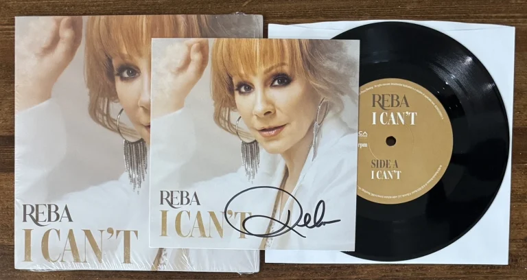 REBA MCENTIRE SIGNED Photograph Art Card & I Can’t 7 Inch Vinyl BAS Beckett COA