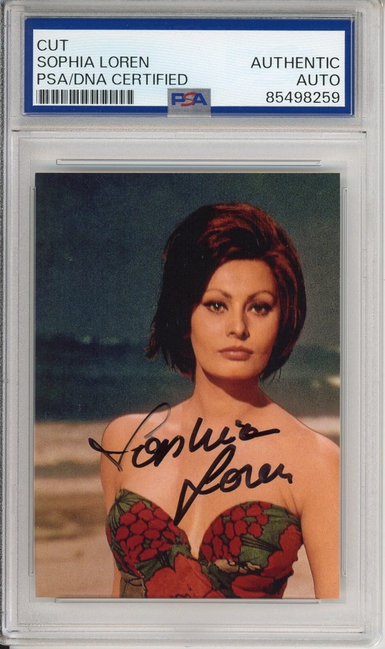 SOPHIA LOREN AUTOGRAPHED PSA DNA COA SIGNED SEXY & HOT BEACH PICTURE PHOTOGRAPH