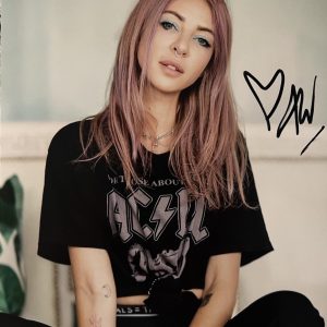 ALISON WONDERLAND SIGNED 8x10 PHOTO DJ RARE AUTOGRAPH AUTHENTIC COA
