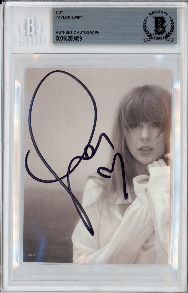 TAYLOR SWIFT SIGNED CUTE HEART SIGNATURE TTPD PHOTOGRAPH PICTURE BAS Beckett COA