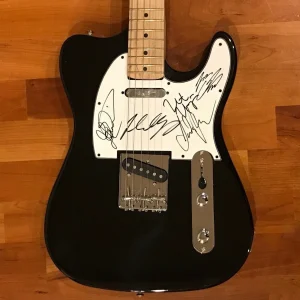 * DREAM THEATER * signed electric guitar * JOHN PETRUCCI, JAMES LABRIE +3 * 1