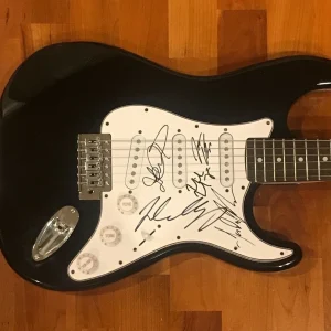 * DREAM THEATER * signed electric guitar * JOHN PETRUCCI, JAMES LABRIE +3 * 4