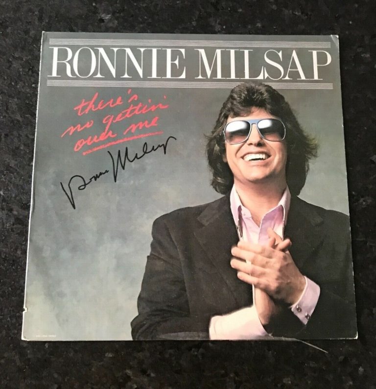 * RONNIE MILSAP * signed vinyl album * THERE'S NO GETTIN OVER ME * COA * 1