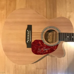 * B.J. THOMAS * signed acoustic guitar * RAIN DROPS FALLING ON MY HEAD * COA * 1