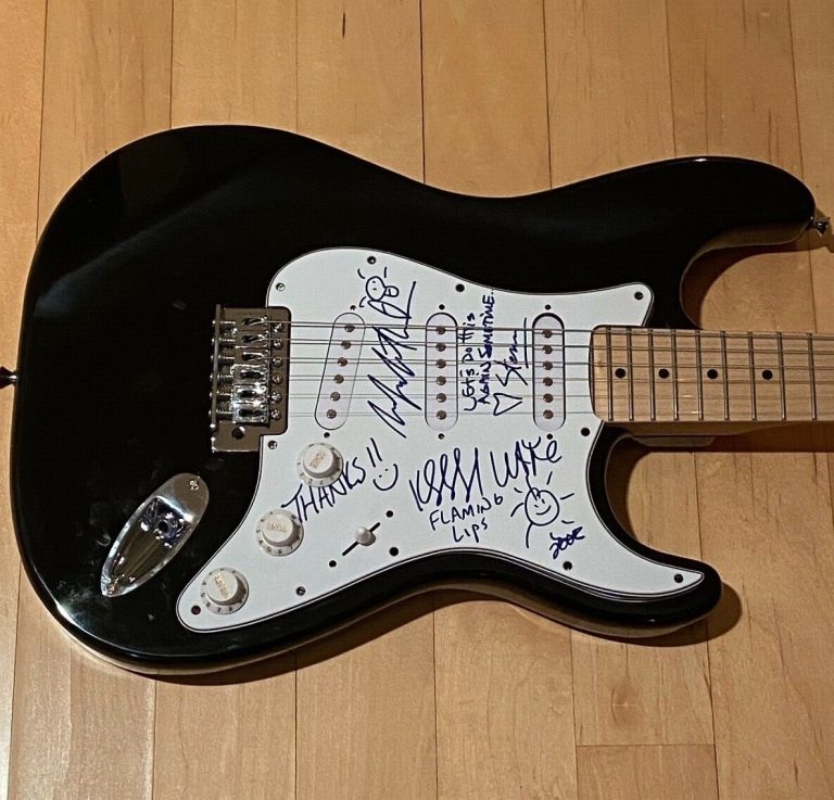 * THE FLAMING LIPS * signed electric guitar * WAYNE COYNE, DROZD & IVINS * COA 1