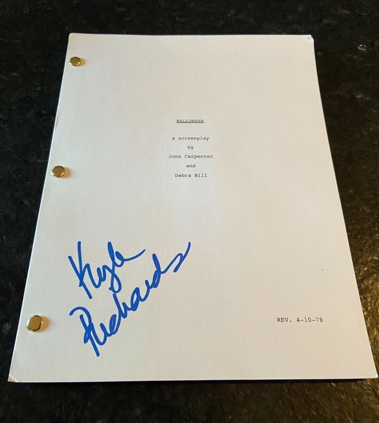 * KYLE RICHARDS * signed movie script * HALLOWEEN  * 2