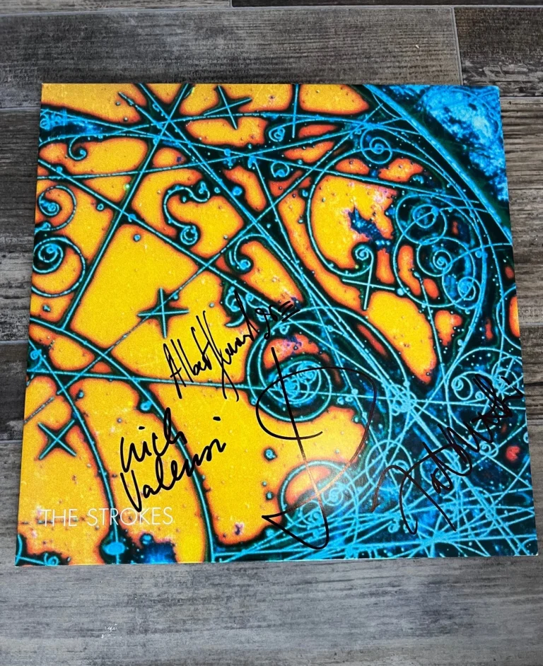 * THE STROKES * signed vinyl album * IS THIS IT * JULIAN CASABLANCAS +3 *