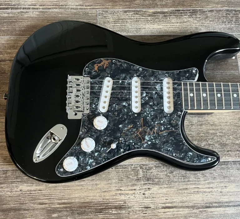 * SHOOTER JENNING * signed electric guitar * WAYLON * OUTLAW YOU * 3