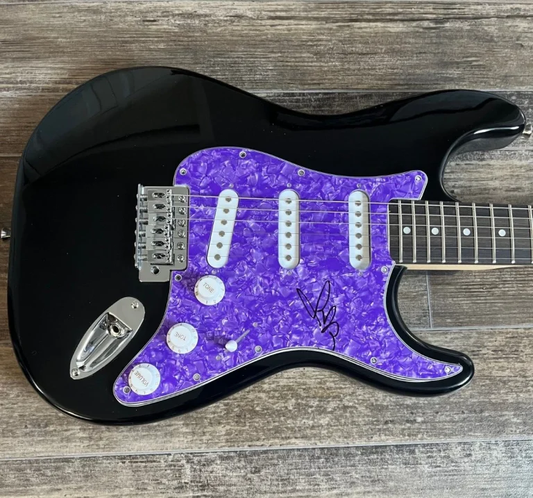 * YUNGBLUD * signed electric guitar * THE UNDERRATED YOUTH * COA * 3