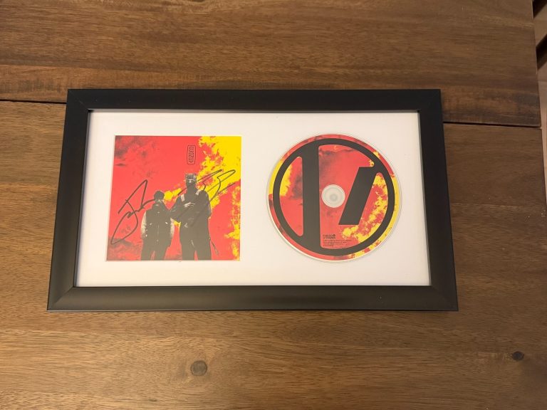 TWENTY ONE PILOTS 21 SIGNED CLANCY FRAMED CD AUTOGRAPH AUTO