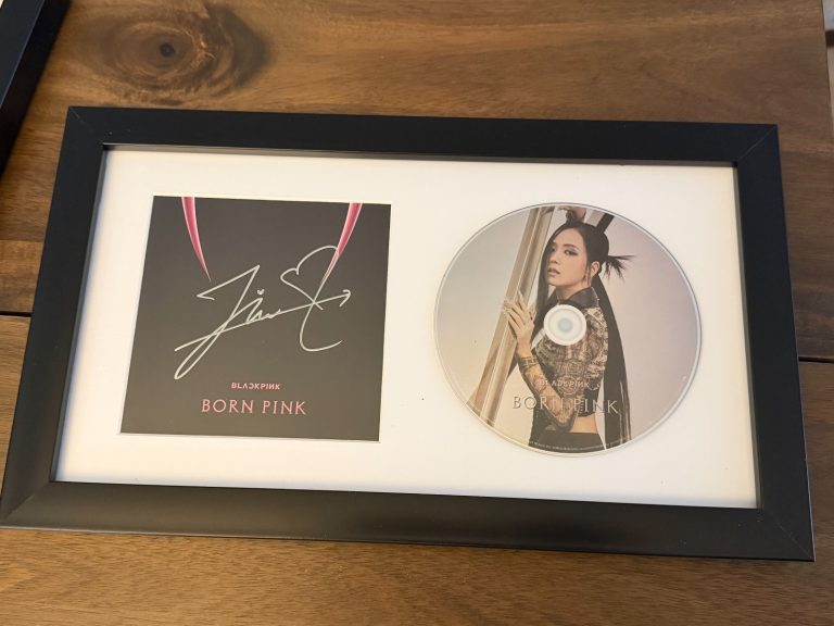 JISOO BLACKPINK SIGNED 