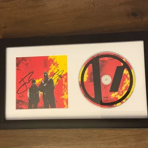 TWENTY ONE PILOTS 21 SIGNED CLANCY FRAMED CD AUTOGRAPH AUTO