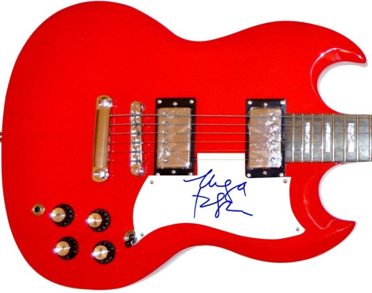 Maya Rudolph Signed Autographed Red Guitar