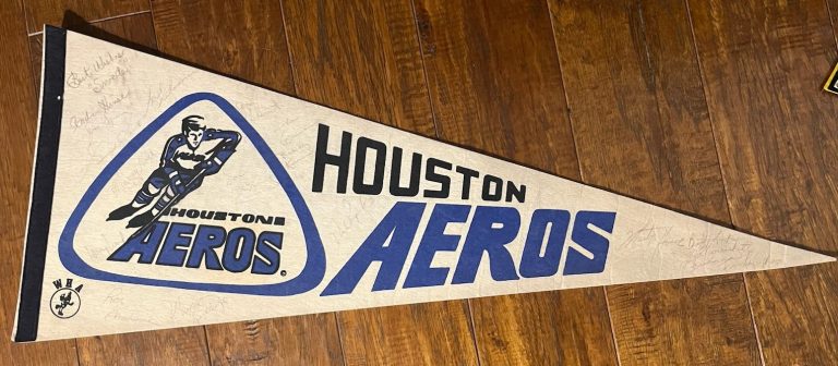1970S HOUSTON AEROS WHA NFL TEAM SIGNED AUTOGRAPHED 30″ PENNANT GORDIE HOWE + 17 COLLECTIBLE MEMORABILIA