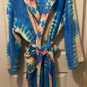 Top Drawer O/S Tie Dye Blue Fluffy Robe