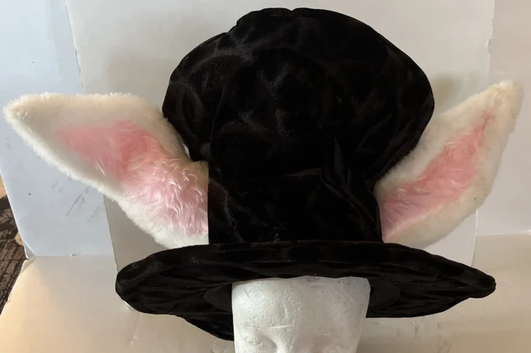 Disney White Rabbit Mad T Party Alice in Wonderland DISNEYLAND TOP HAT