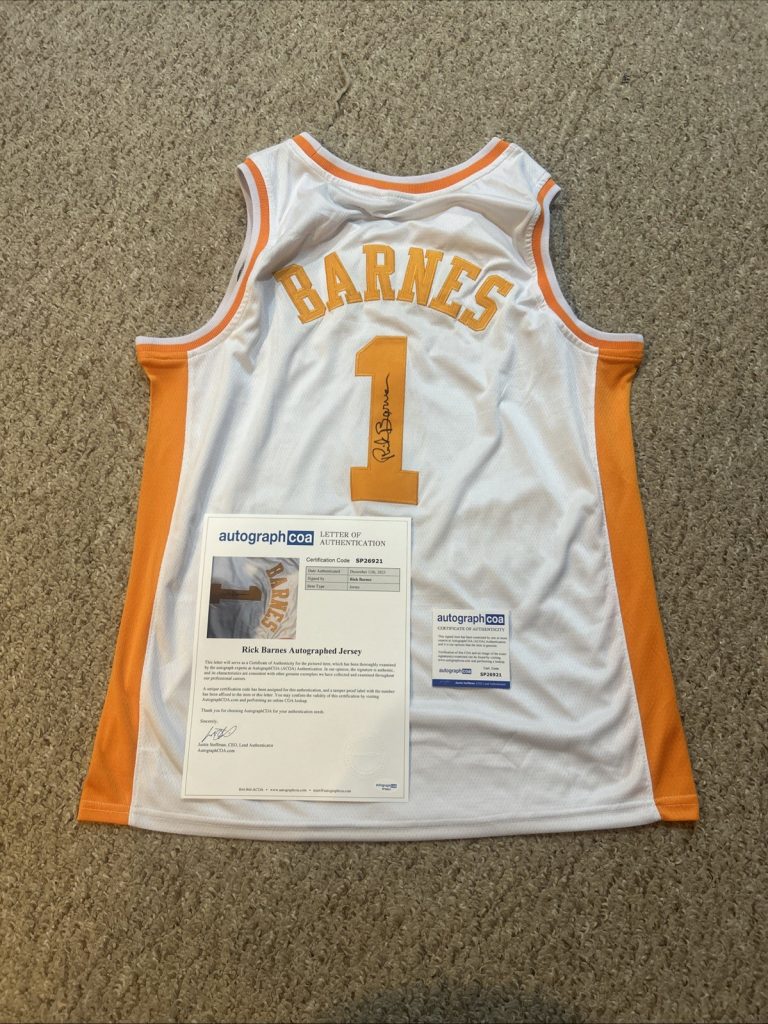 TENNESSEE VOLUNTEERS- RICK BARNES SIGNED AUTOGRAPH JERSEY ACOA BASKETBALL COACH
