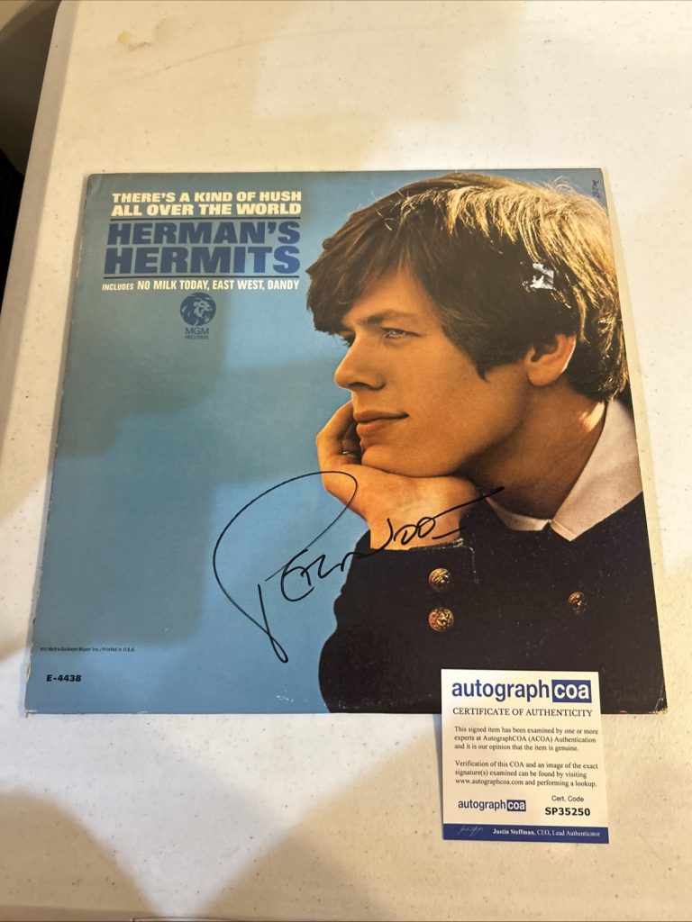 PETER NOONE SIGNED AUTOGRAPH VINYL ACOA HERMANS HERMITS THERES A KIND OF HUSH