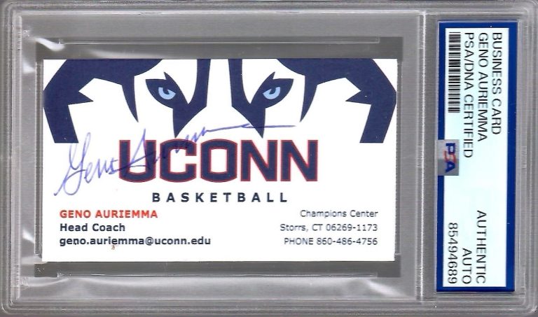 GENO AURIEMMA HAND SIGNED BUSINESS CARD         PSA SLABBED         UCONN COACH
