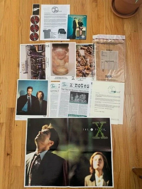 X-FILES VINTAGE+ORIGINAL FAN CLUB PACKAGE          PHOTOS+STICKERS+POSTER+MORE COLLECTIBLE MEMORABILIA