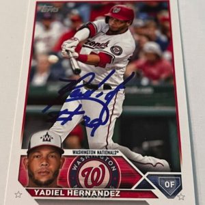 YADIEL HERNANDEZ SIGNED 2023 TOPPS BASEBALL CARD AUTO