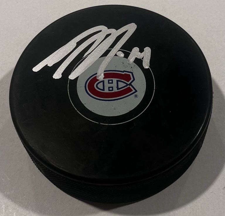 NICK SUZUKI SIGNED MONTREAL CANADIENS HOCKEY PUCK W/ CASE COA