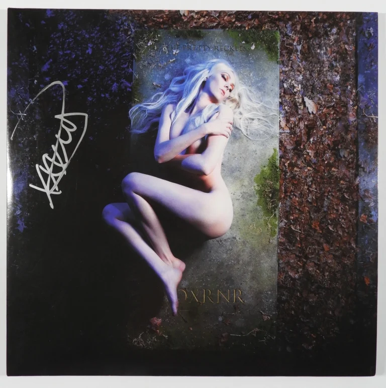 Taylor Momsen Beckett Signed Autograph Album Record Vinyl The Pretty Reckless