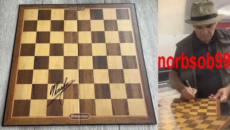 GARRY KASPAROV WORLD CHAMPION GRANDMASTER SIGNED CHESS BOARD w/PROOF BECKETT COA