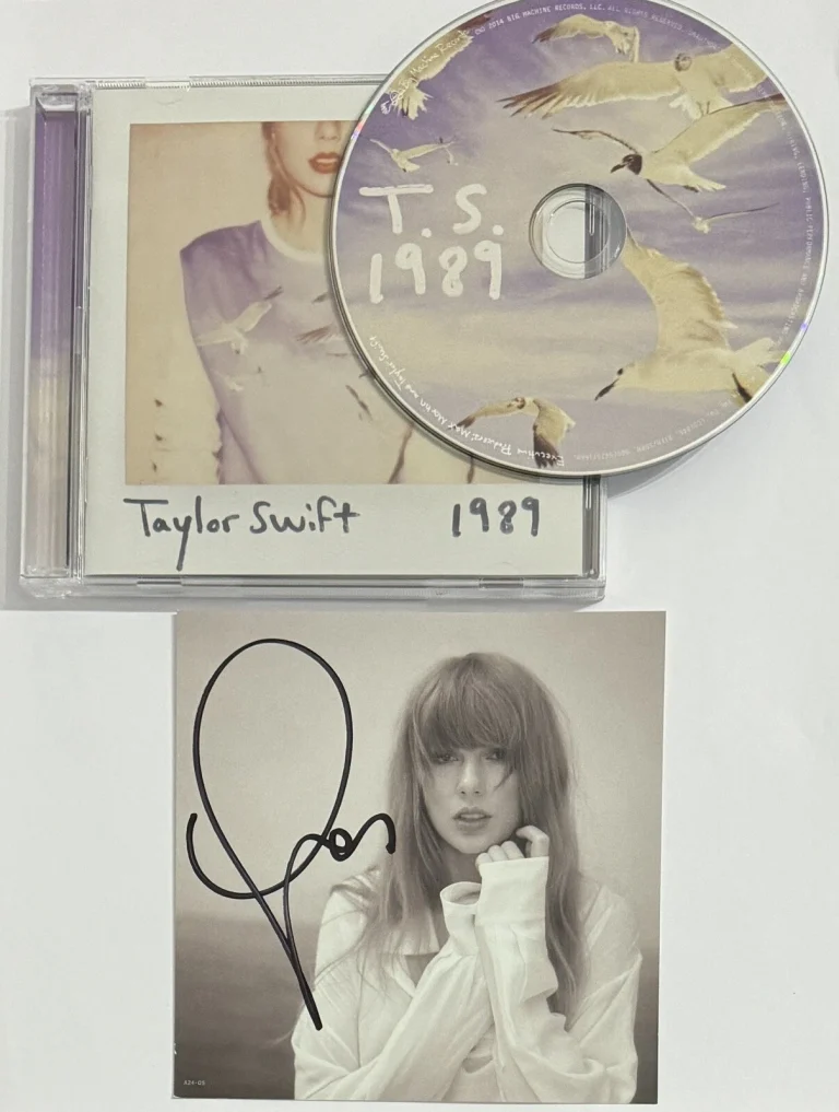 TAYLOR SWIFT 1989 CD & Signed Autographed Photograph BAS Beckett COA Certified
