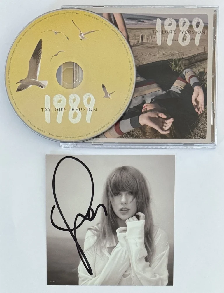 TAYLOR SWIFT 1989 YELLOW CD & SIGNED Autographed Photograph Picture PSA DNA COA