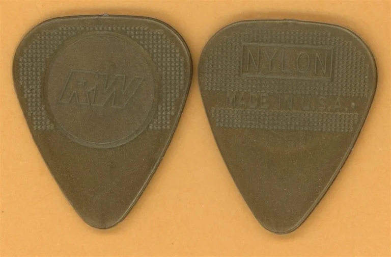 Robbie Williams Gold Mold Injected Guitar Pick - 2003 Tour