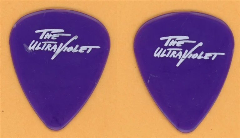 The Ultraviolet Vintage Tour Guitar Pick