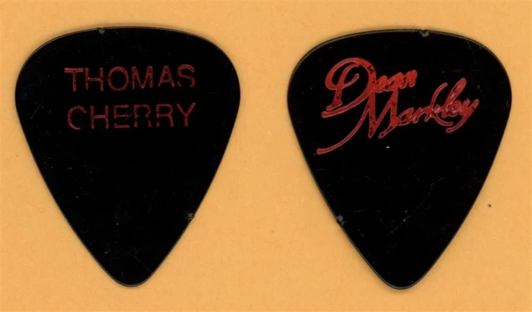 Thomas Cherry Vintage Tour Guitar Pick