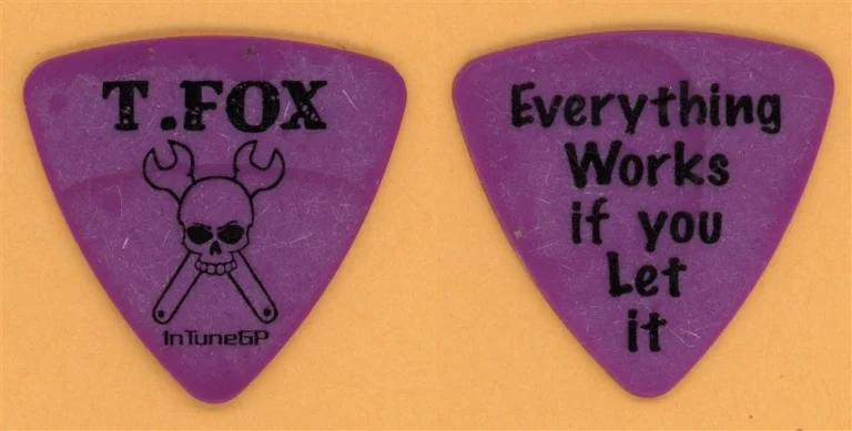 Kenny Chesney Vintage Guitar Pick - 2015 No Shows Nation Tour