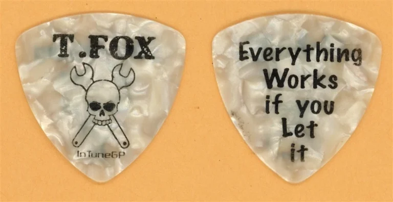 Kenny Chesney Vintage Guitar Pick - 2015 No Shows Nation Tour