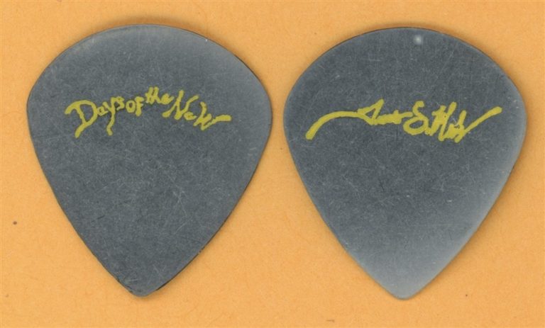 Days of the New Travis Meeks Vintage Guitar Pick - 1997 Orange Tour