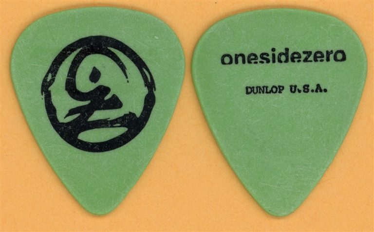 Onesidezero Levon Sultanian Vintage Guitar Pick - 2001 Room Getting Smaller Tour
