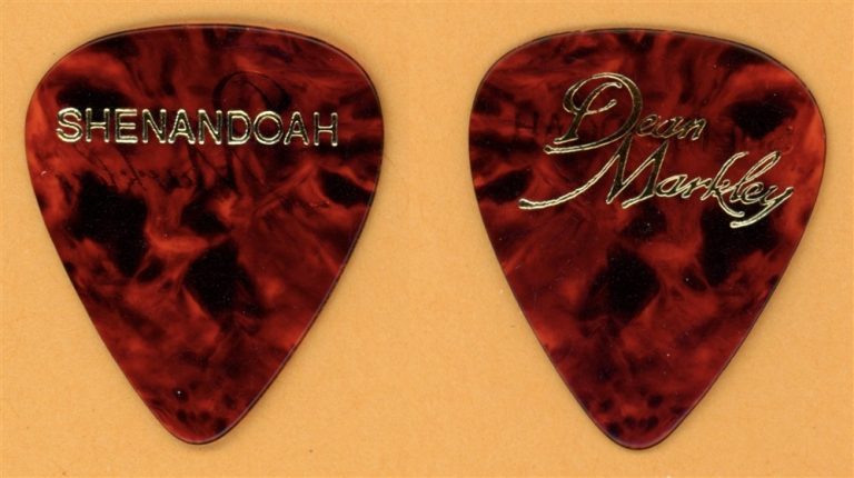 Shenandoah Vintage Tour Guitar Pick