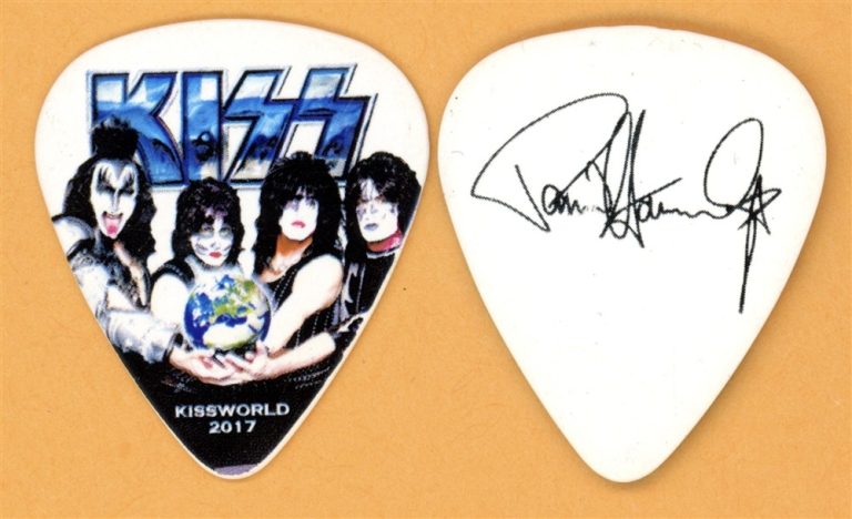 KISS Paul Stanley Finland Flag Vintage Guitar Pick - 2017 KISSWORLD Tour