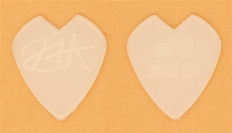 Metallica Kirk Hammett Glow in Dark Vintage Guitar Pick - 2018 Worldwired Tour