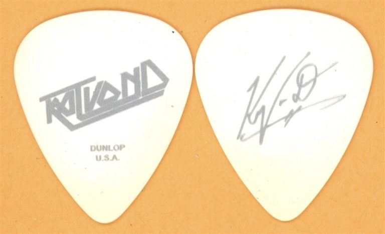 Kat Von D Vintage High Votlage Tour Guitar Pick