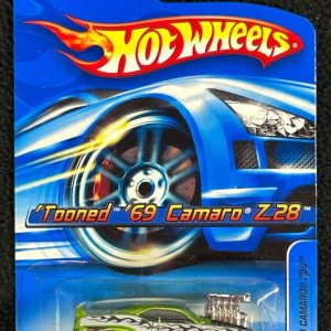 Hot Wheels 2006 Green 'Tooned '69 Camaro Z28 Collector #124