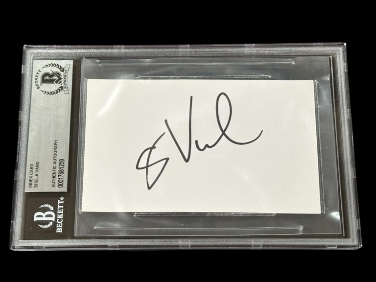 Sheila Vand Snowpiercer Argo Prom Queen 24 Legecy Signed Autograph BAS Beckett