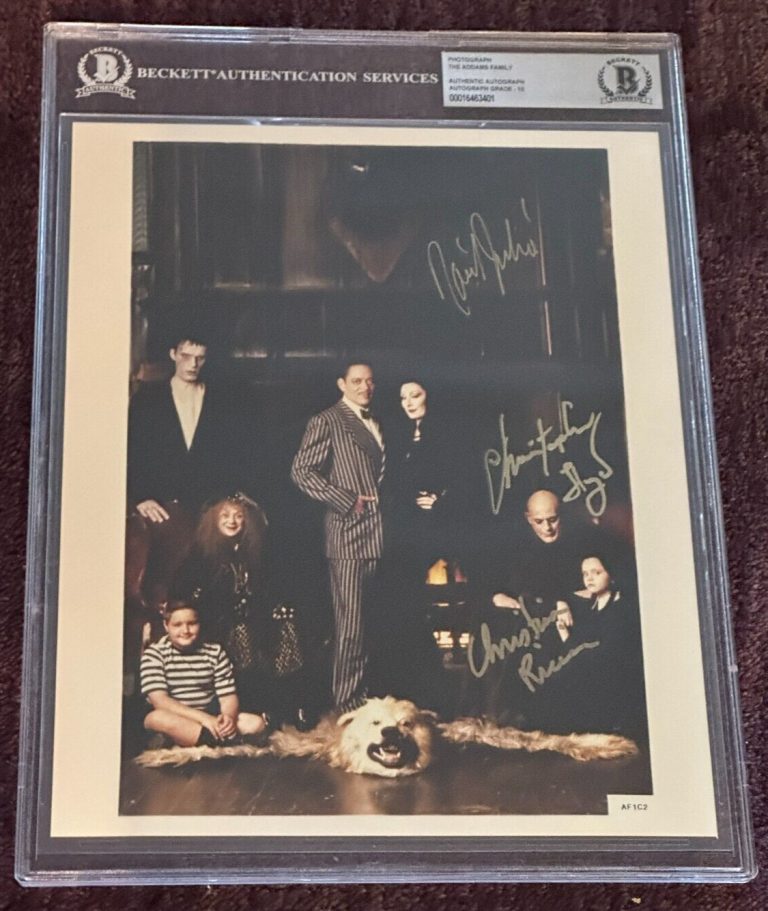 RAUL JULIA, C. LLOYD & C. RICCI Signed ADDAMS FAMILY 8X10 PHOTO Beckett AUTO 10