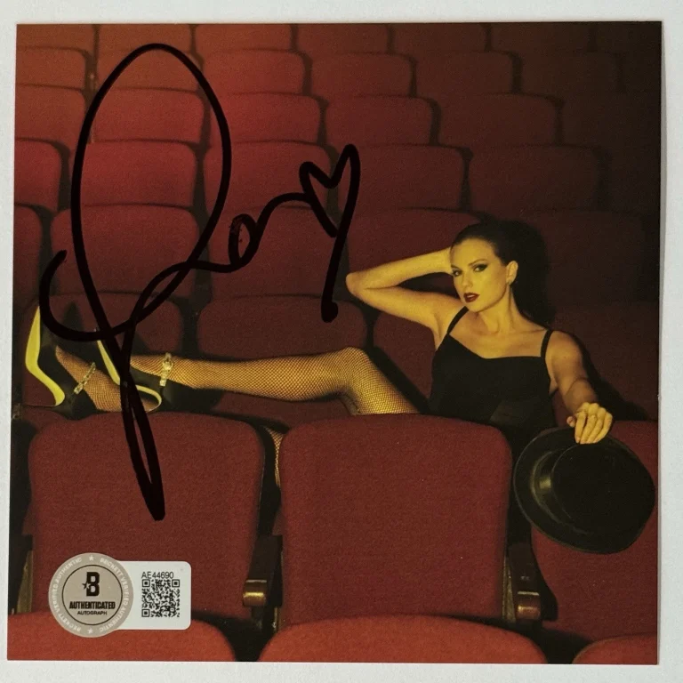 SIGNED W/ HEART TAYLOR SWIFT LIFE OF A SHOWGIRL PHOTO #4 & CD BAS BECKETT COA