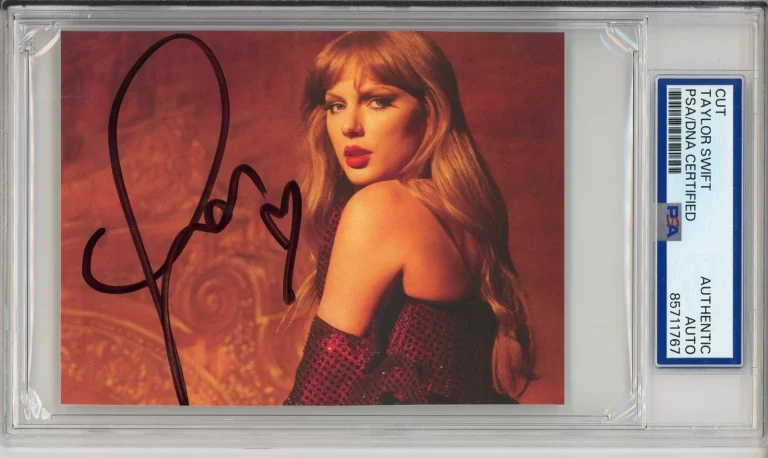 SIGNED SEXY HEART TAYLOR SWIFT LIFE OF A SHOWGIRL PHOTO PSA DNA COA AUTOGRAPH