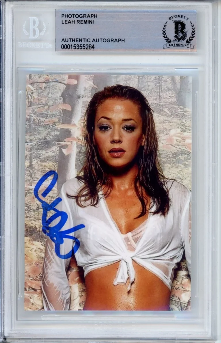 LEAH REMINI SIGNED SEXY PICTURE PHOTOGRAPH BAS BECKETT AUTOGRAPH KING OF QUEENS
