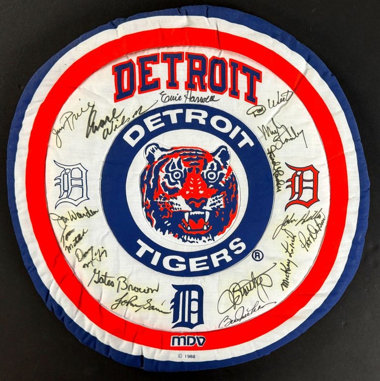 1968 Detroit Tigers World Series Champs Team Signed Display Beckett COA